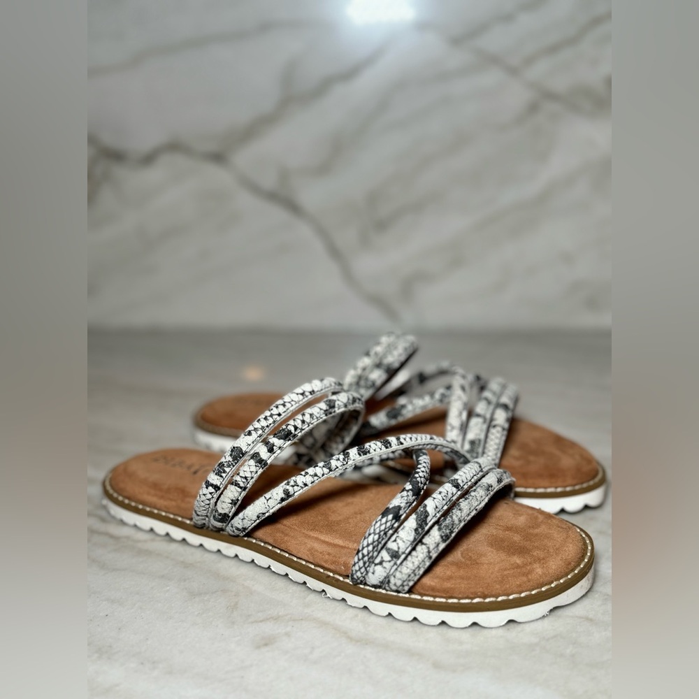 Diba True Cedar Cove Sandals subtle snakeskin NIB size 6